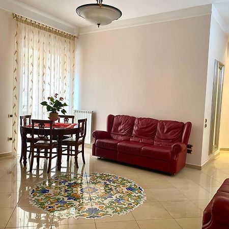 A Casa Di Don Peppino Apartment ซาแลร์โน ภายนอก รูปภาพ