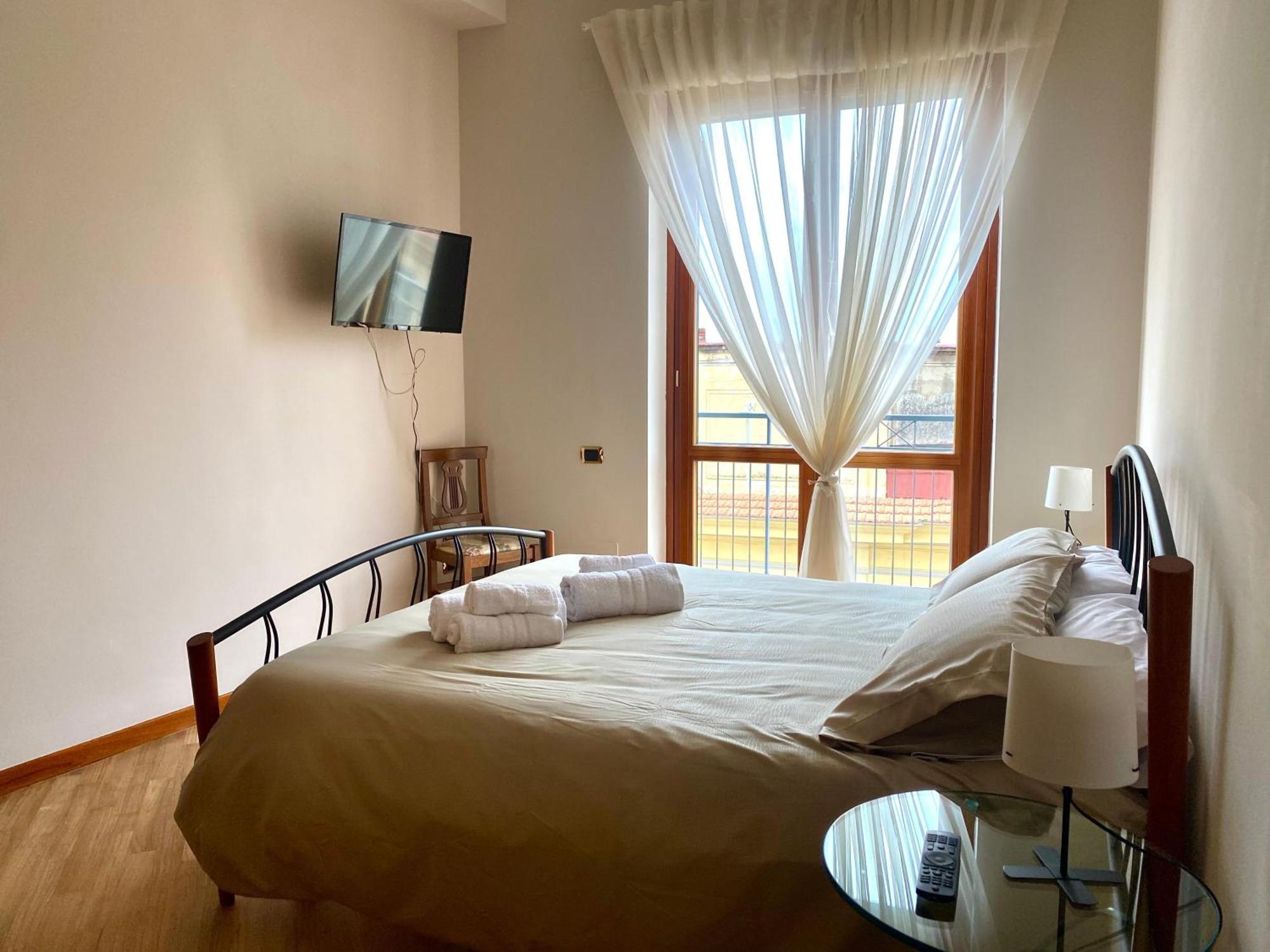 A Casa Di Don Peppino Apartment ซาแลร์โน ภายนอก รูปภาพ
